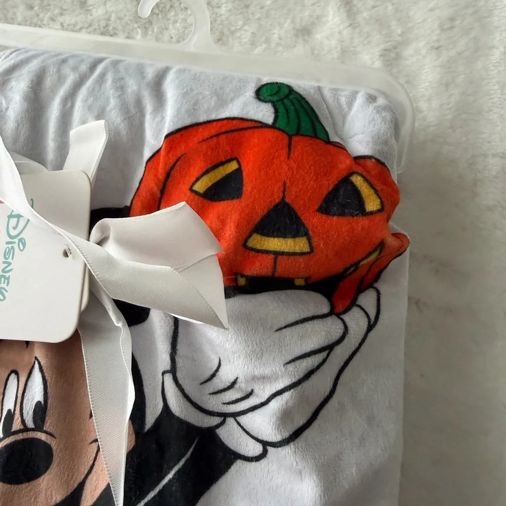 Disney Halloween Mickey pumpkin baby blanket - Picture 2 of 4